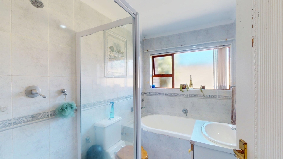 3 Bedroom Property for Sale in Summerstrand Eastern Cape